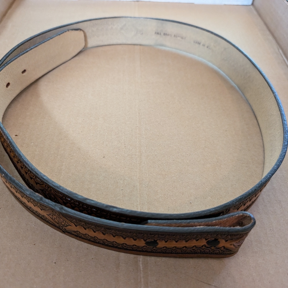 Cowhide leather belt with design